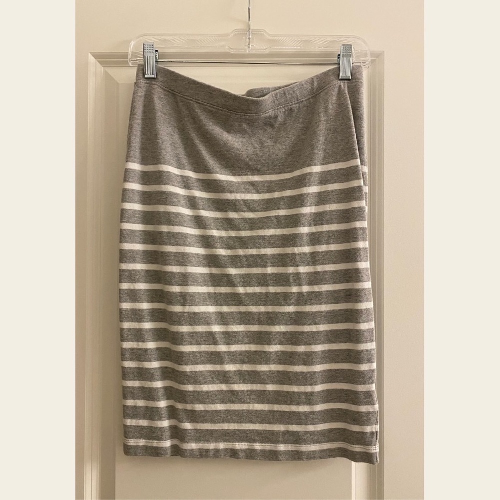 GAP gray stretchy pencil skirt, size S (very stretchy and could easily fit a M)